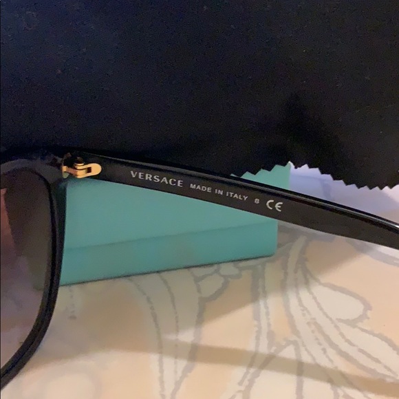 Sunglasses - Picture 3 of 5